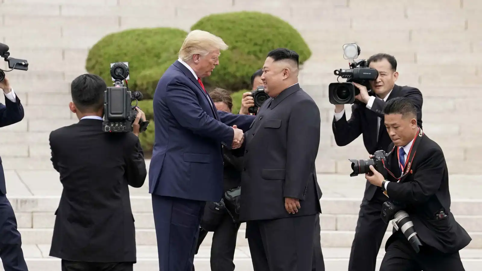 مسؤول أمريكي: ترامب منفتح على الحوار مع زعيم كوريا الشمالية