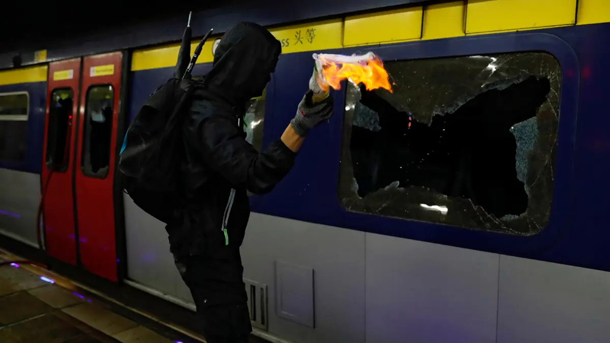 المواجهات في هونغ كونغ تنتقل إلى الجامعات للمرة الأولى