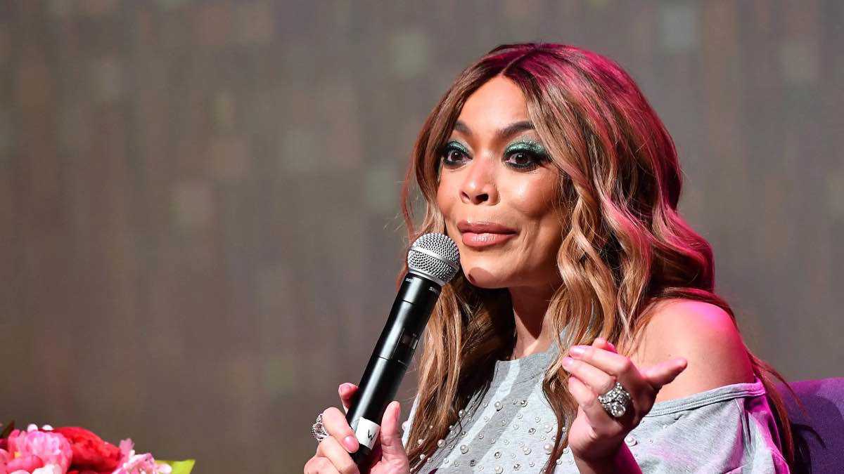 ويندي ويليامز تتحدى الخرف والوصاية وتظهر في أسبوع الموضة (صور)