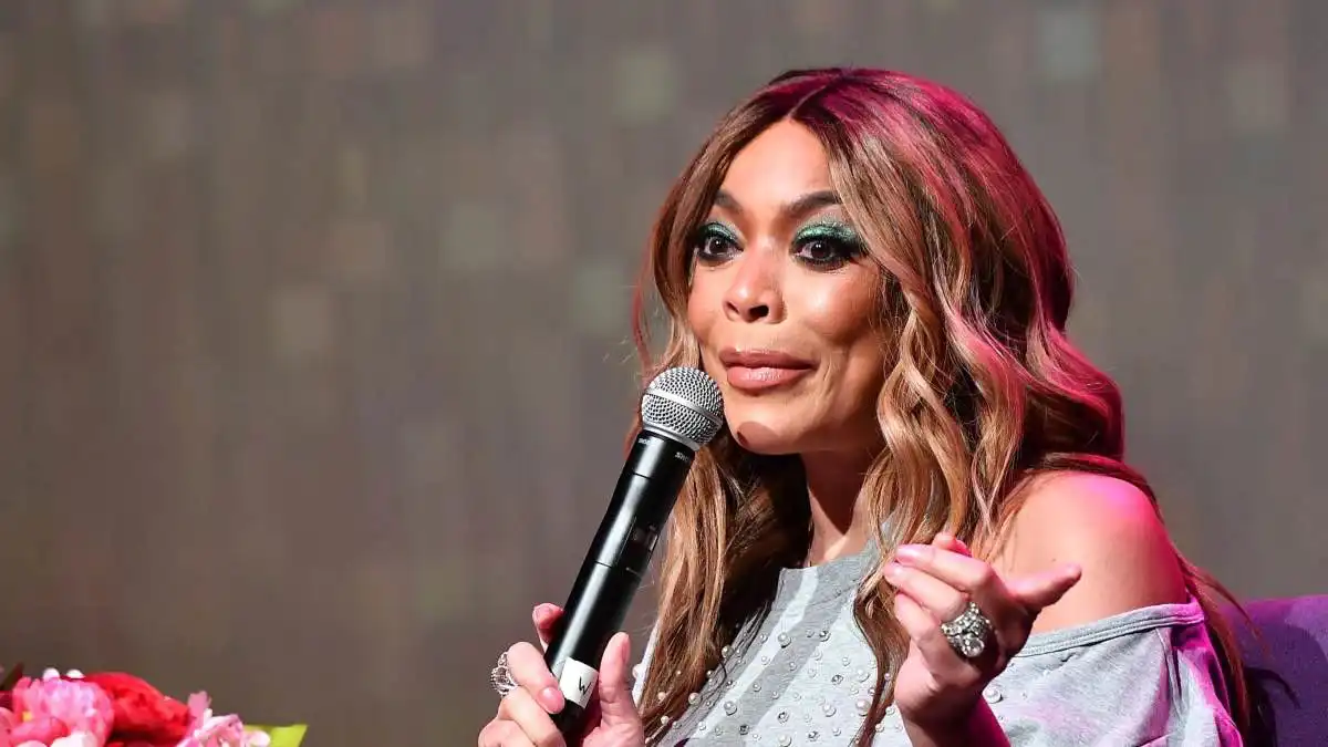 ويندي ويليامز تتحدى الخرف والوصاية وتظهر في أسبوع الموضة (صور)