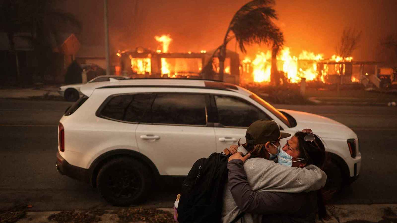 ترامب يعتزم زيارة المناطق المتضررة من حرائق كاليفورنيا