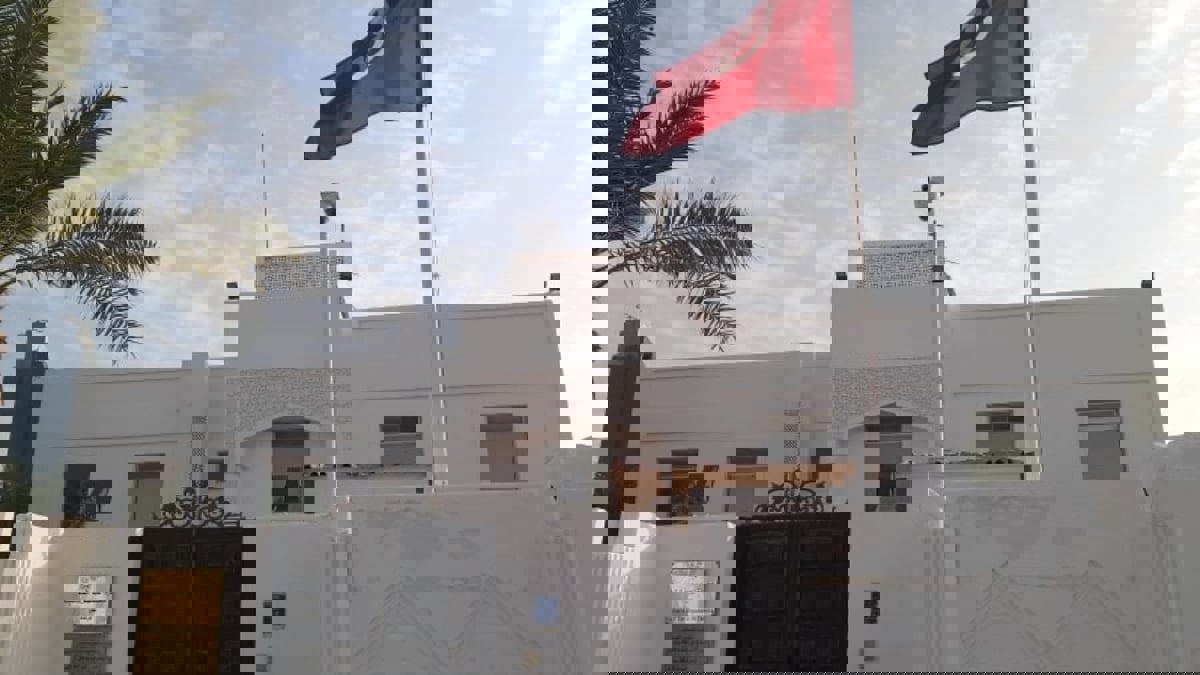بعد إصابة موظف بـ"كورونا".. تونس تغلق سفارتها في قطر