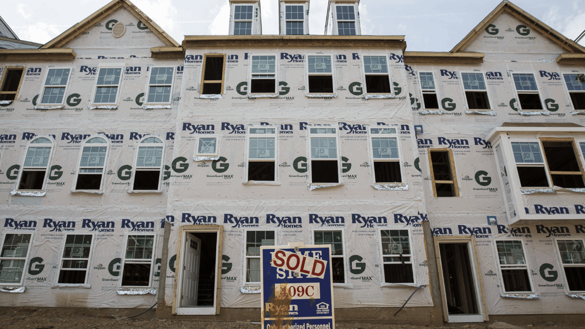 هبوط مبيعات المنازل الأمريكية لأدنى مستوى منذ 2010