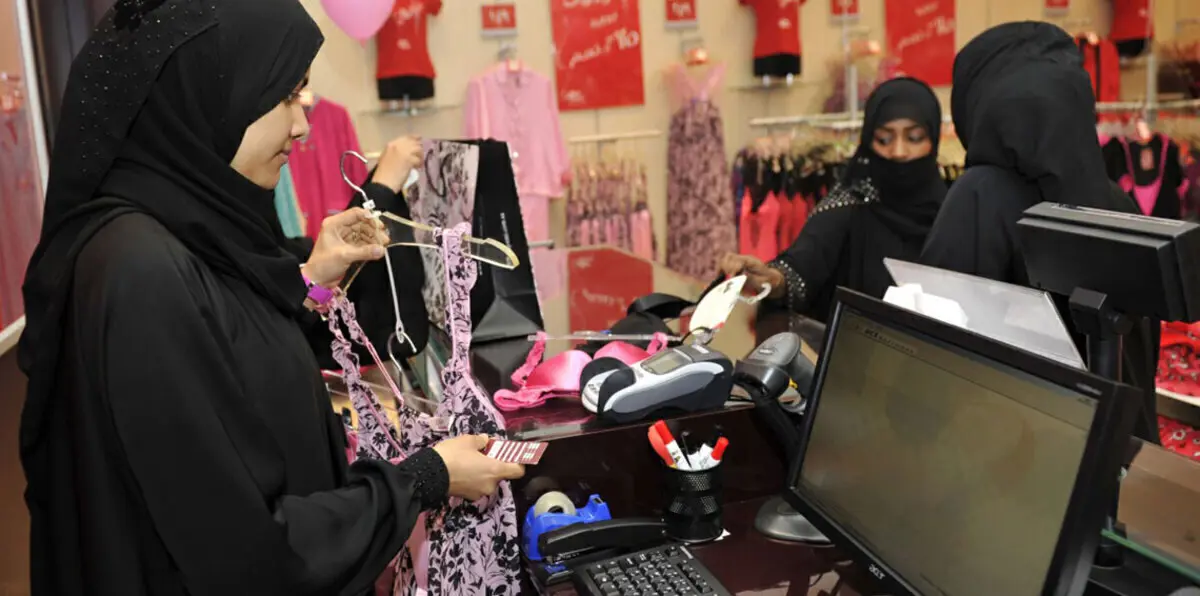 تعرف على القرار الجديد للحكومة السعودية لدعم عمل المرأة