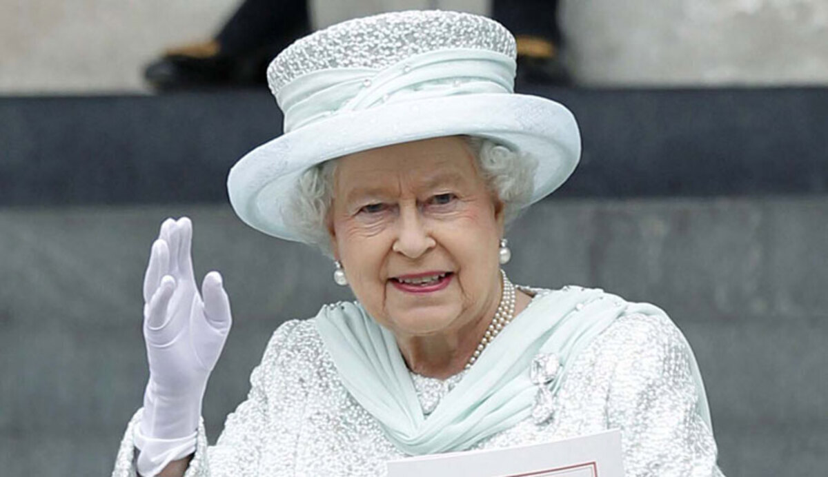 فيديو نادر يظهر الملكة إليزابيث الثانية وهي تؤدي إشارة هتلر