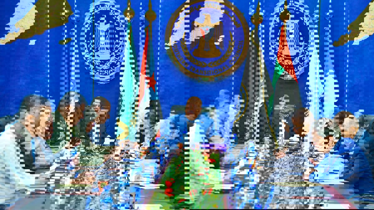 "الانتقالي الجنوبي": نقل قوات المنطقة الأولى من حضرموت "ضرورة حتمية"

