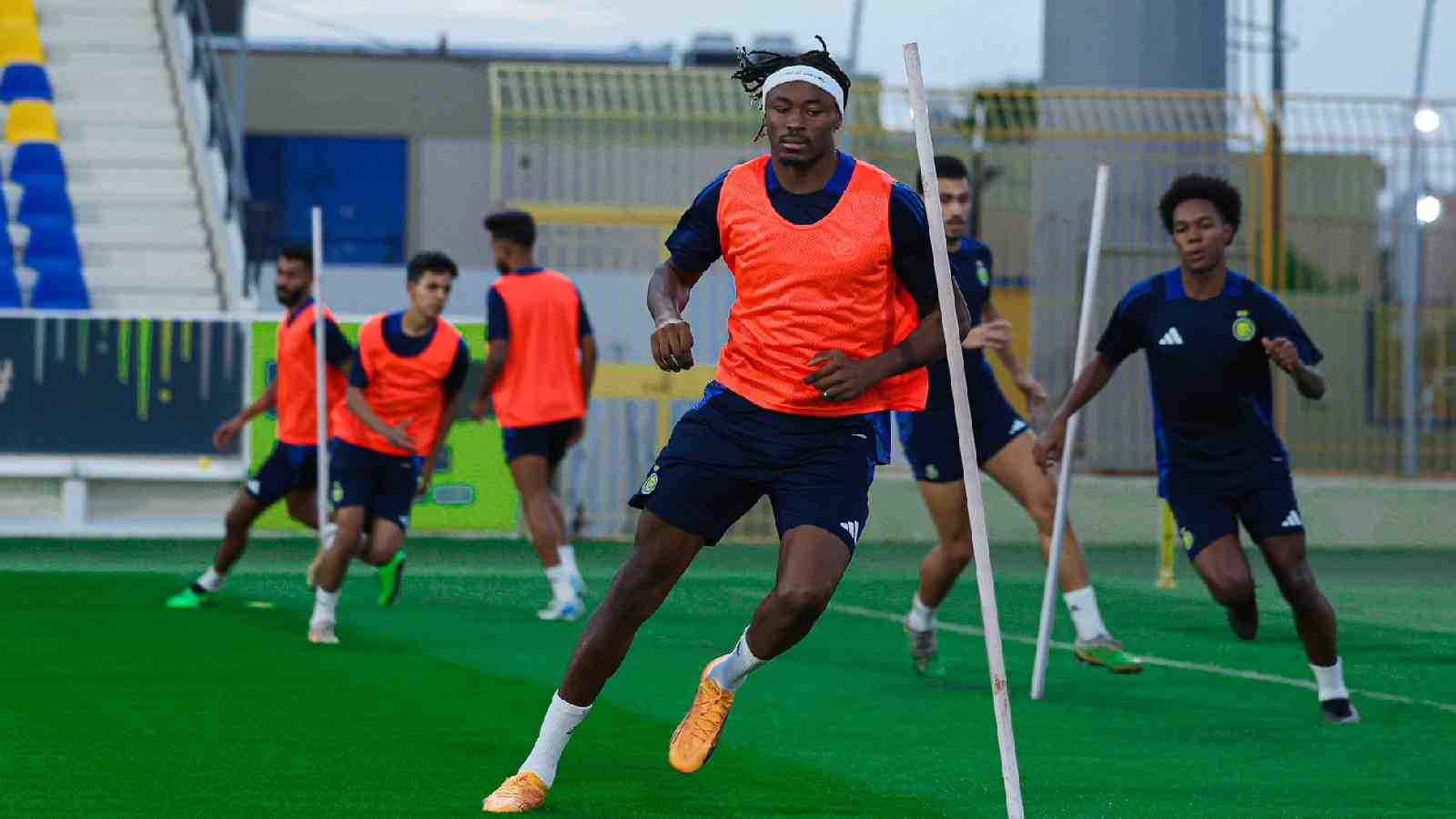 استبعاد مفاجئ لمحترف النصر من كلاسيكو الأهلي السعودي