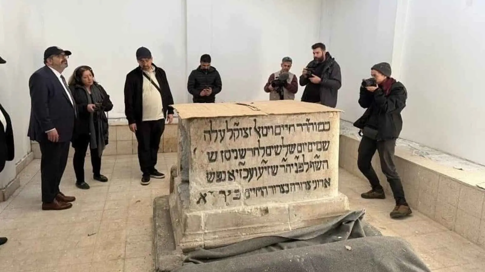 بعد "نبش" مقابرها.. ماذا طلبت الطائفة اليهودية بدمشق من الشرع؟