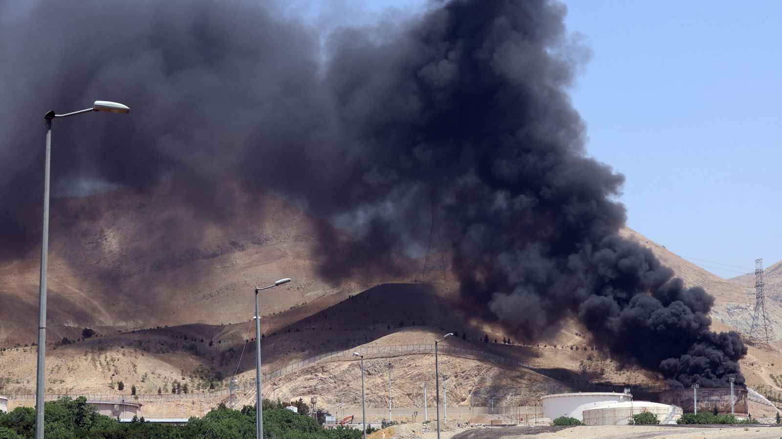 الجيش الإسرائيلي يعلن مهاجمة مواقع عسكرية ونووية في إيران