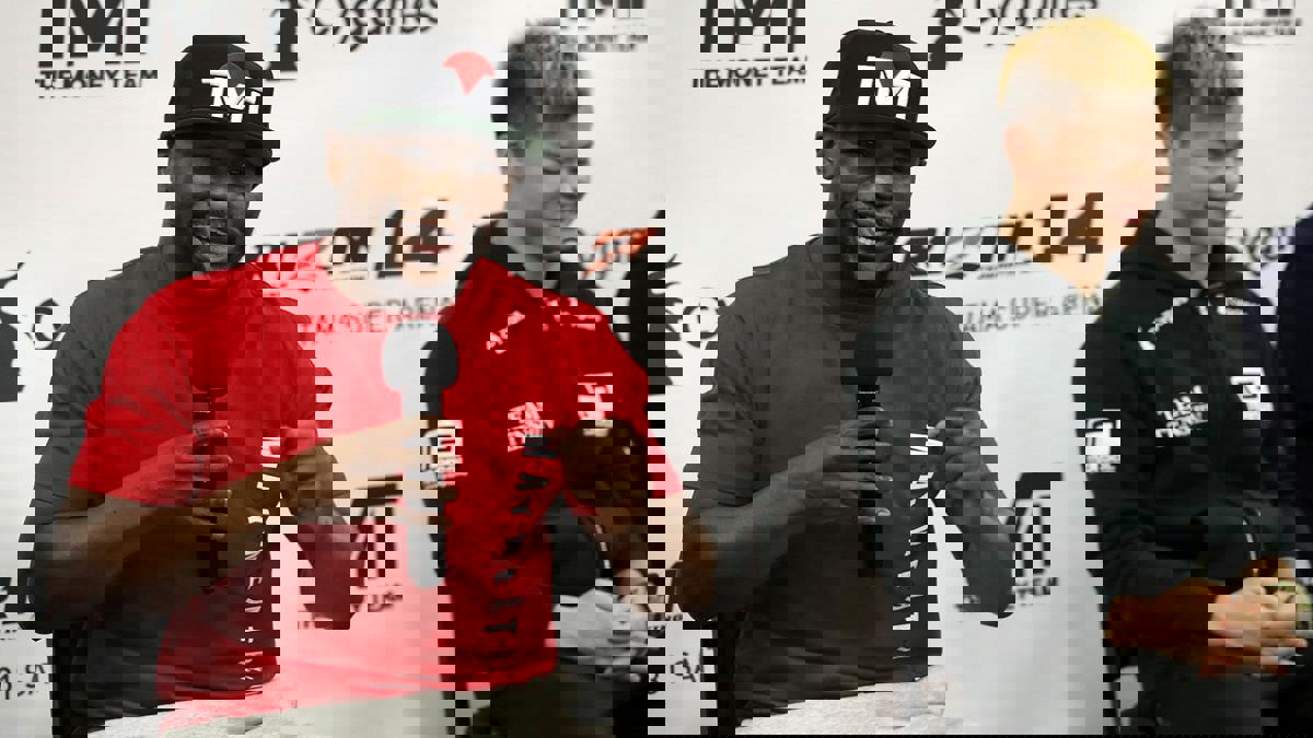 فلويد مايويذر يحدد طريقة مواجهته الياباني تينشين نازوكاوا