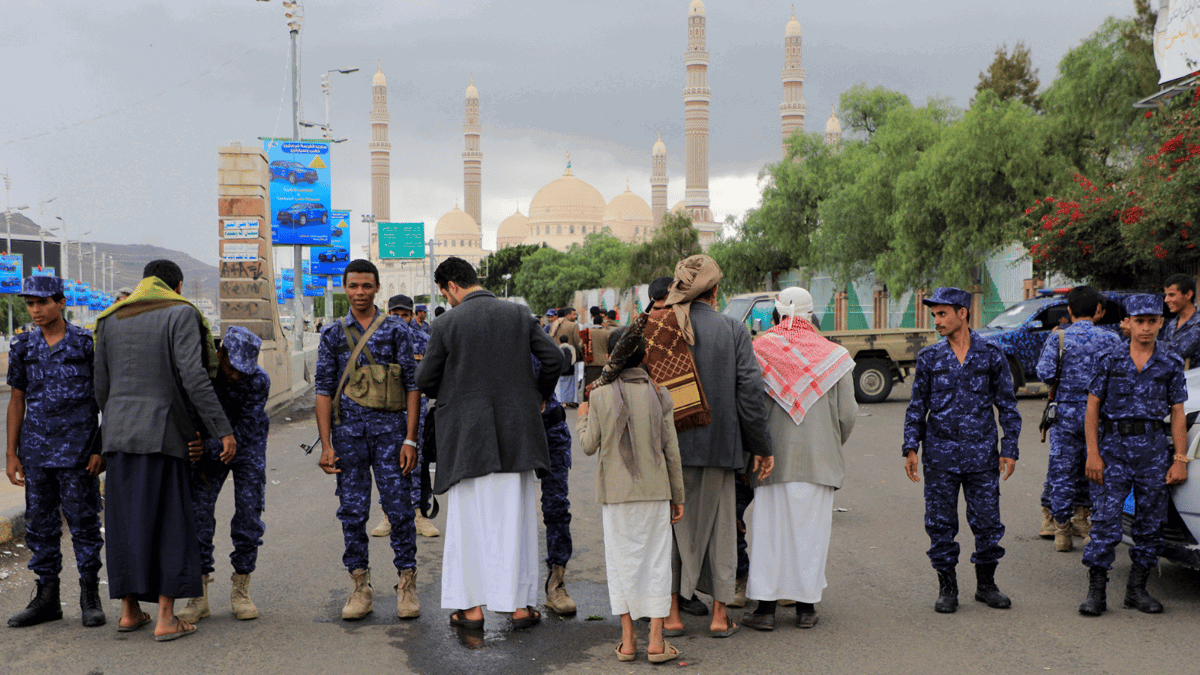 مسؤولون: "أغراض تجسسية" وراء فتح الحوثيين للطرق في اليمن