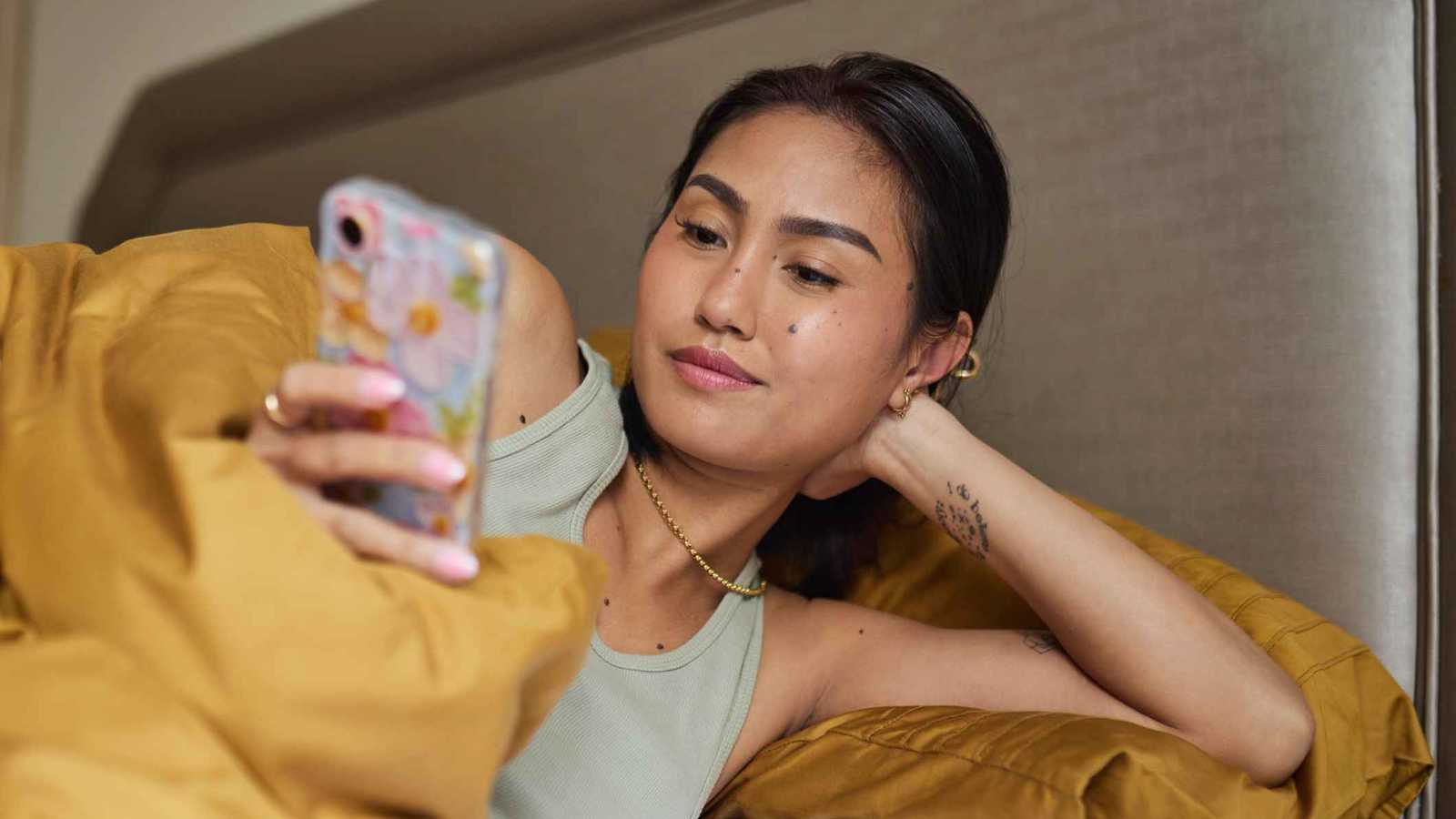 ابدأ صباحك دون هاتفك.. كيف تكسر هذه العادة؟