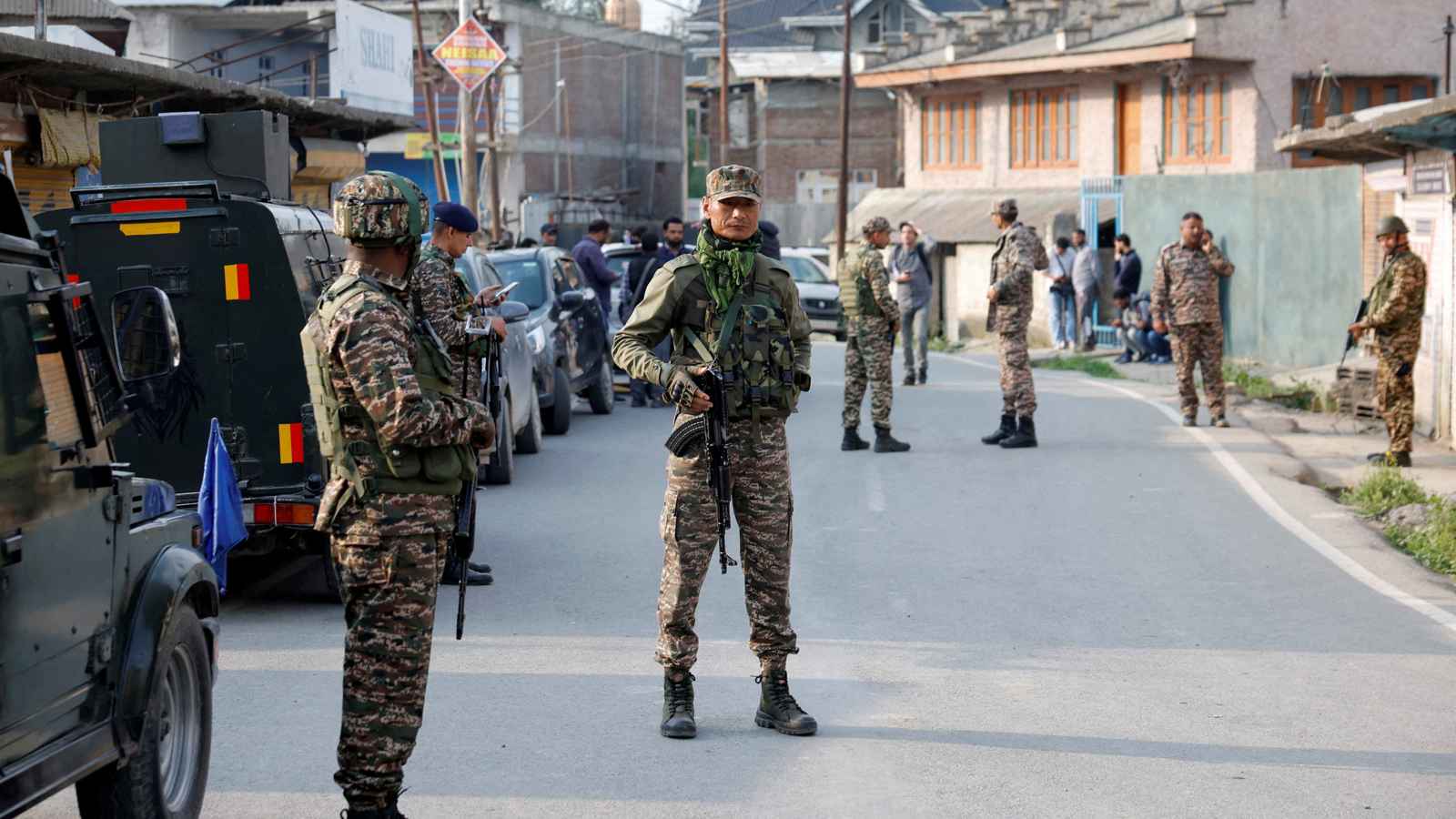 "قوموا بتثقيفه".. نائب هندي يوبّخ ترامب بسبب كشمير