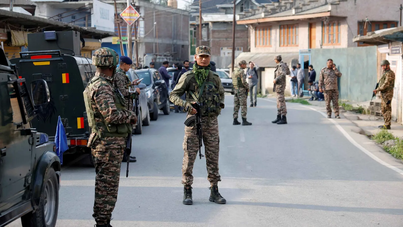 "قوموا بتثقيفه".. نائب هندي يوبّخ ترامب بسبب كشمير