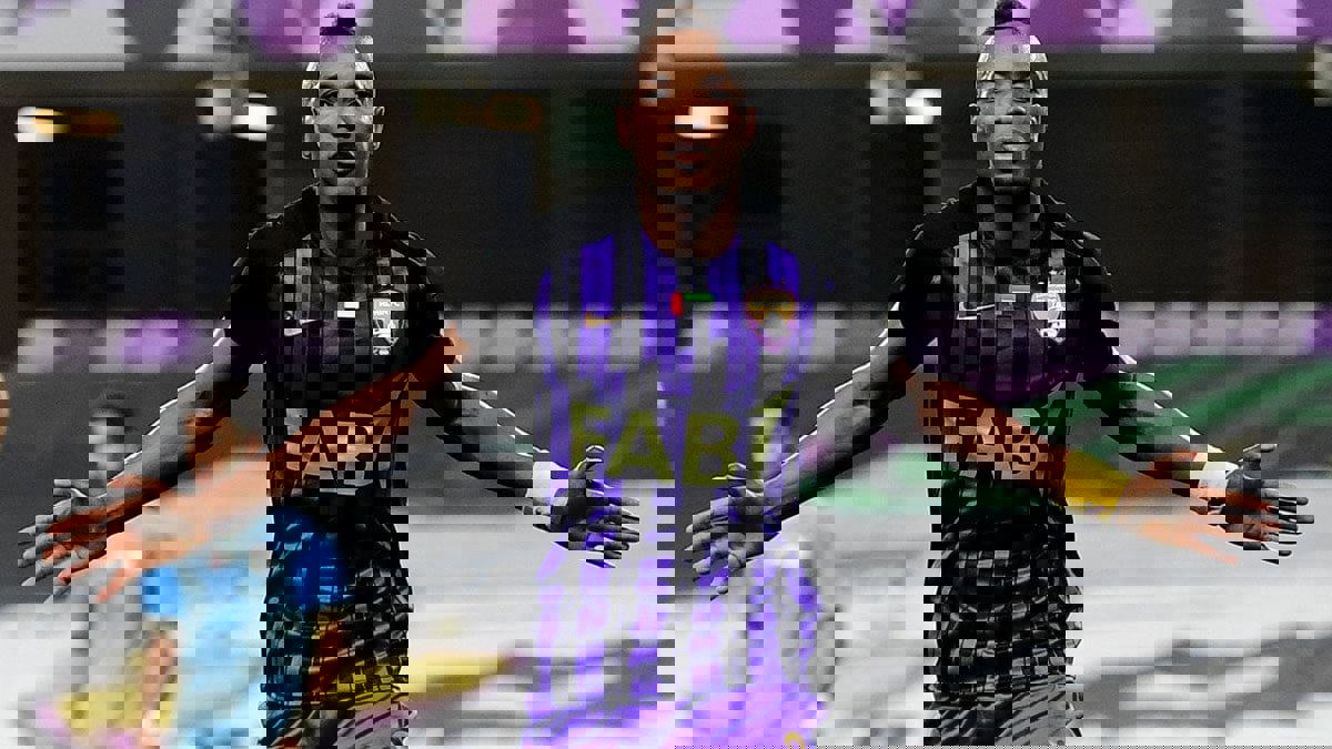 مشادة بين لابا كودجو وزميله إيريك خلال مباراة العين وحتا (شاهد)