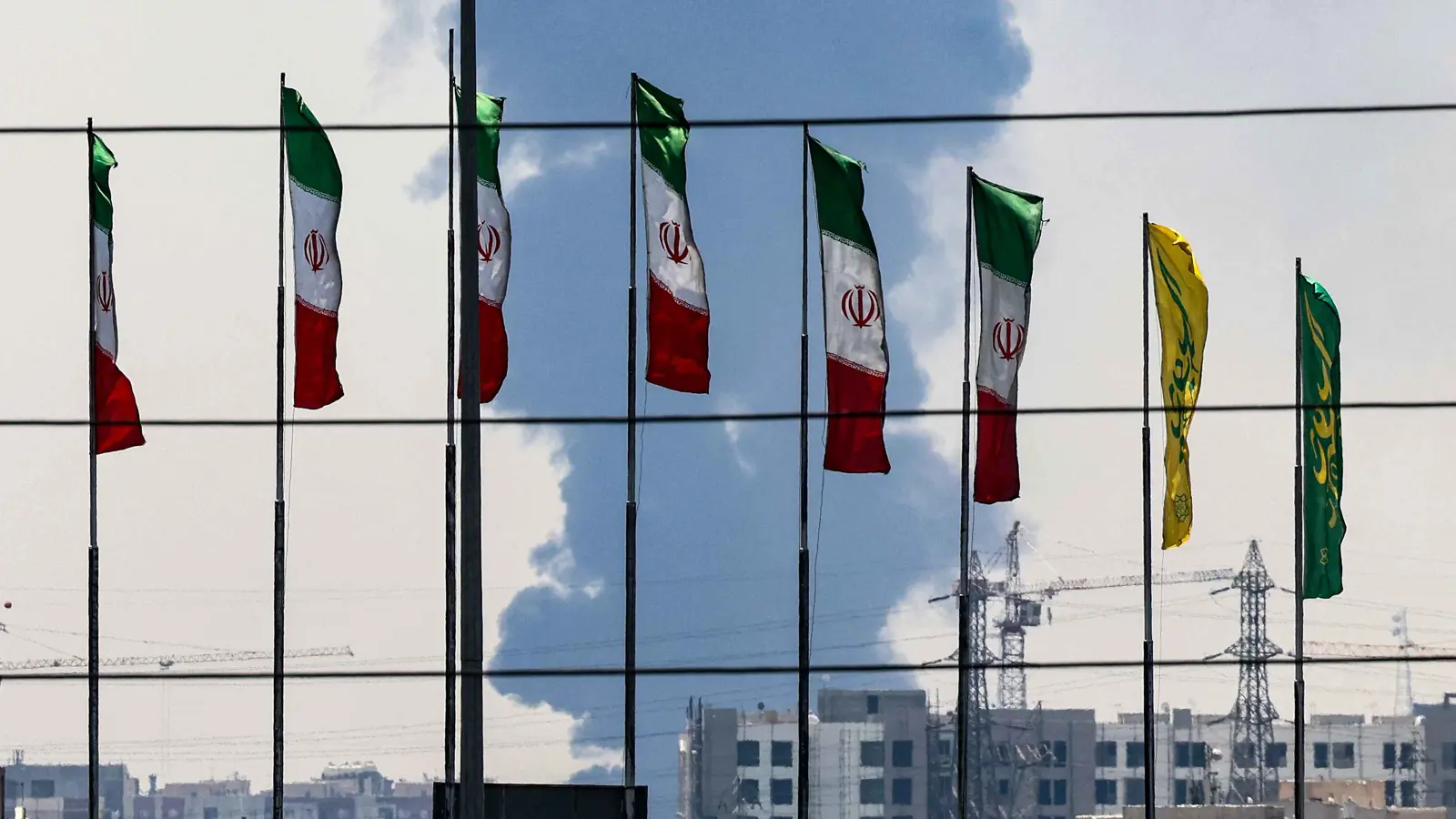 بين خامنئي والشاه والمعارضة.. كيف تنظر إسرائيل إلى مستقبل الحكم في إيران؟