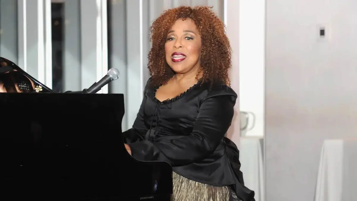 رحيل المغنية الأمريكية روبرتا فلاك عن عمر ناهز 88 عاما