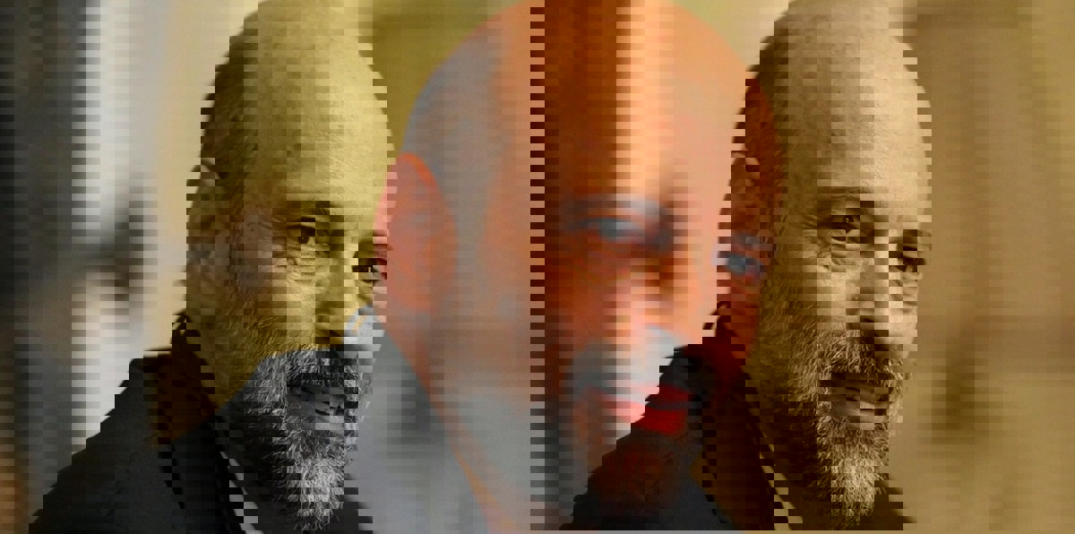 هل يطفئ الرزاز  نار الضريبة بوعود "مشروع النهضة" في الأردن؟