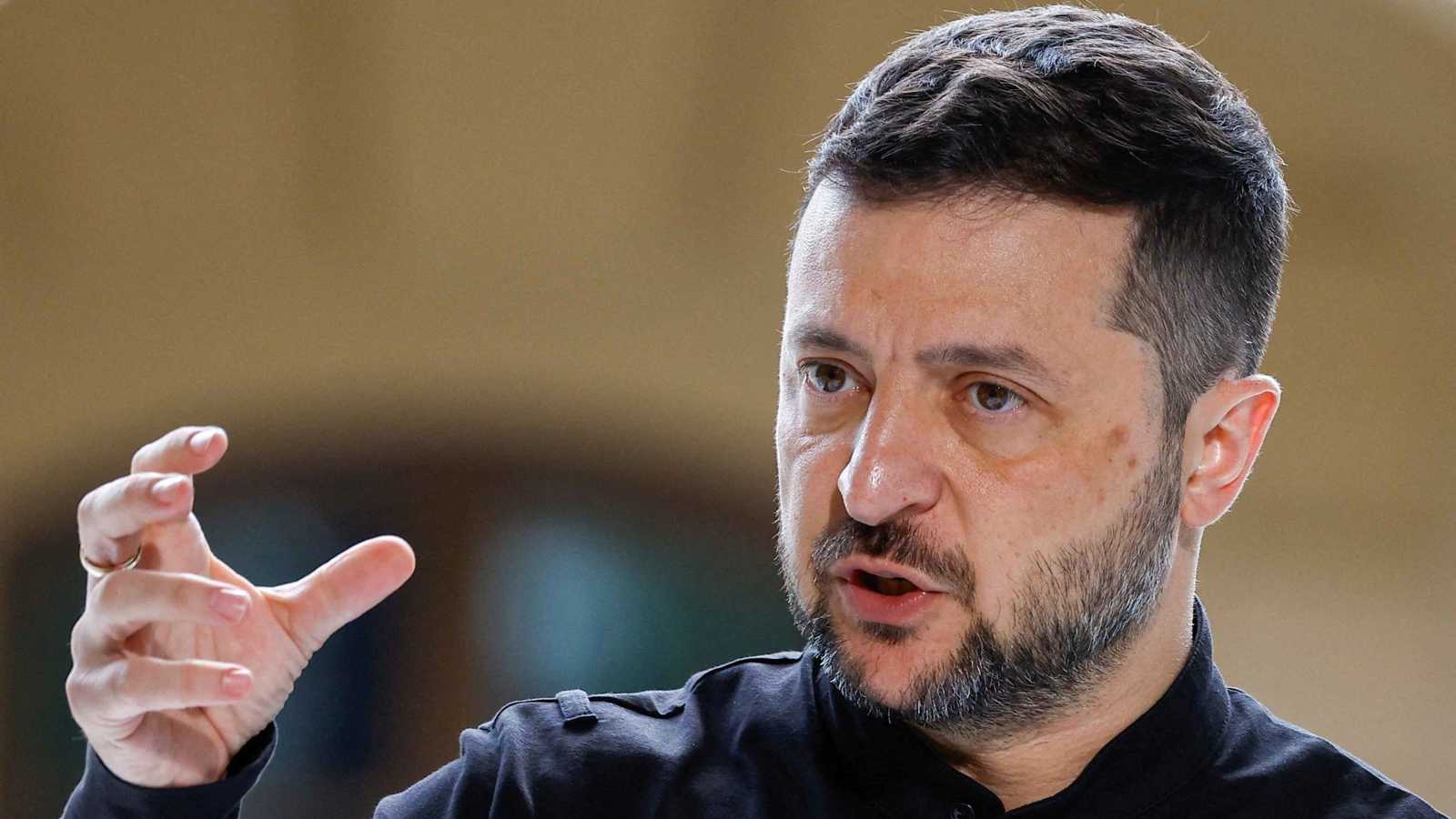 ستولتنبرغ: زيلينسكي اتصل بي من مخبأ في 2022 وطلب حظراً جوياً