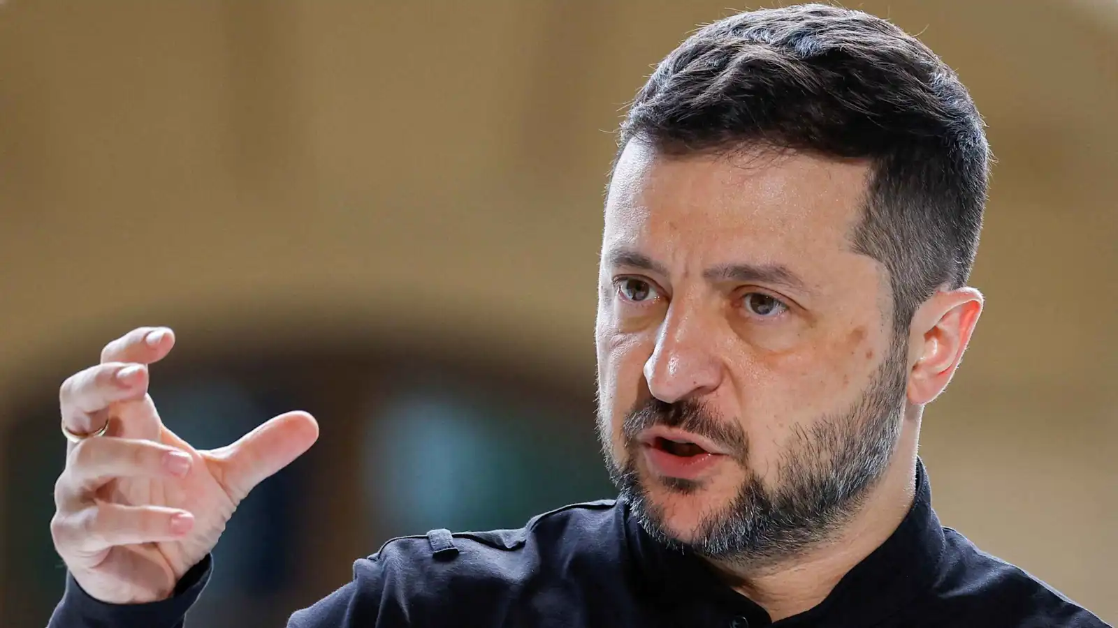 زيلينسكي: على المسؤولين الروس وقف الحرب أو البحث عن ملاجئ