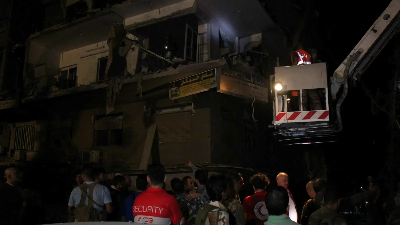 "تدمير جسور".. غارات إسرائيلية جديدة تستهدف "القصير" السورية