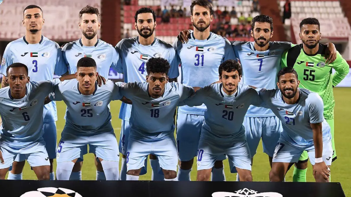 شاهد.. بدلاء بني ياس يتابعون قرار تقنية الفيديو من خلال كاميرا البث في كأس رئيس الدولة (فيديو)