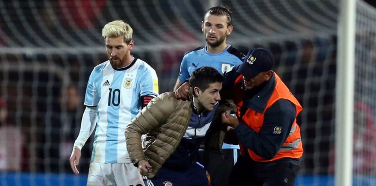 شاهد كيف احتفل مشجع مهووس بعودة ميسي (فيديو)