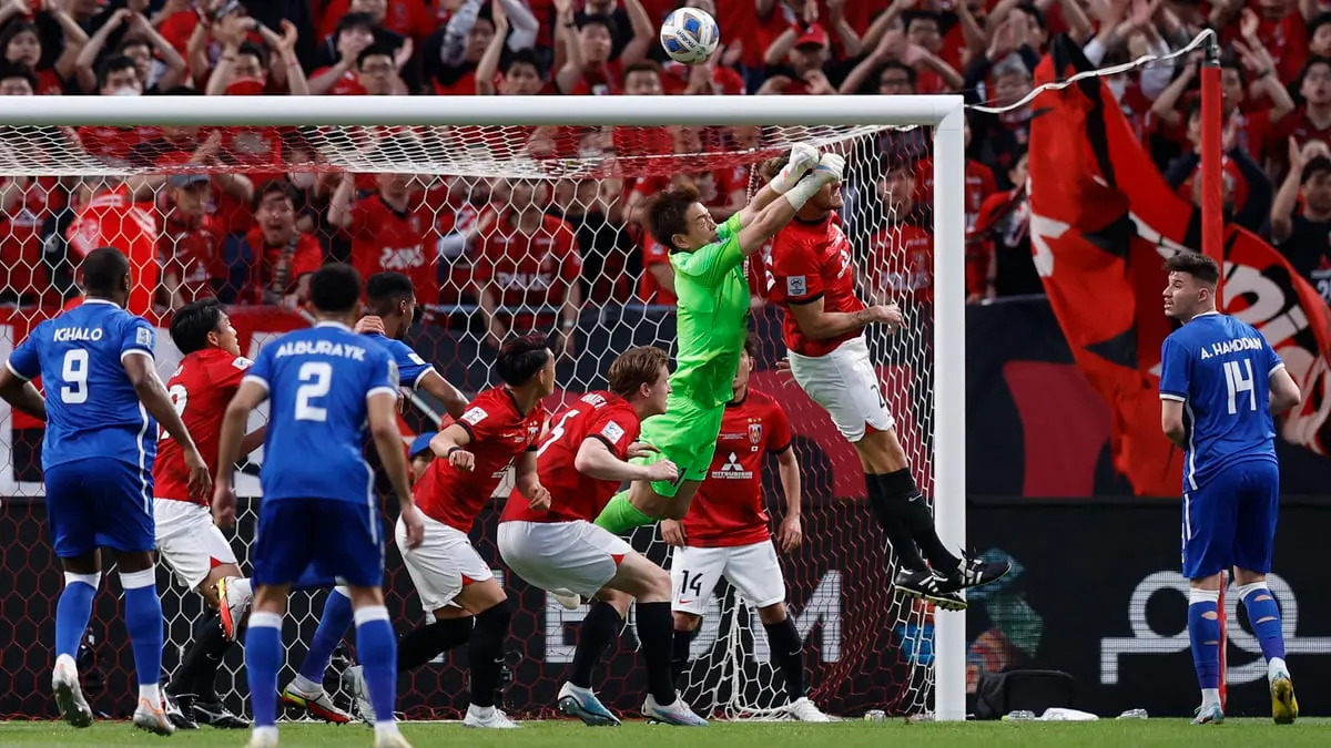 هل تغاضى الحكم عن ضربتي جزاء للهلال أمام أوراوا؟ (فيديو)