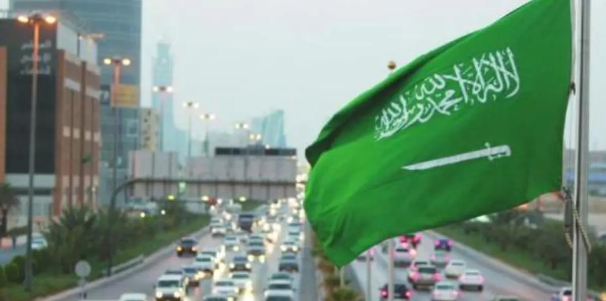 موظفو السعودية يحتفلون على طريقتهم بعودة صرف علاواتهم السنوية