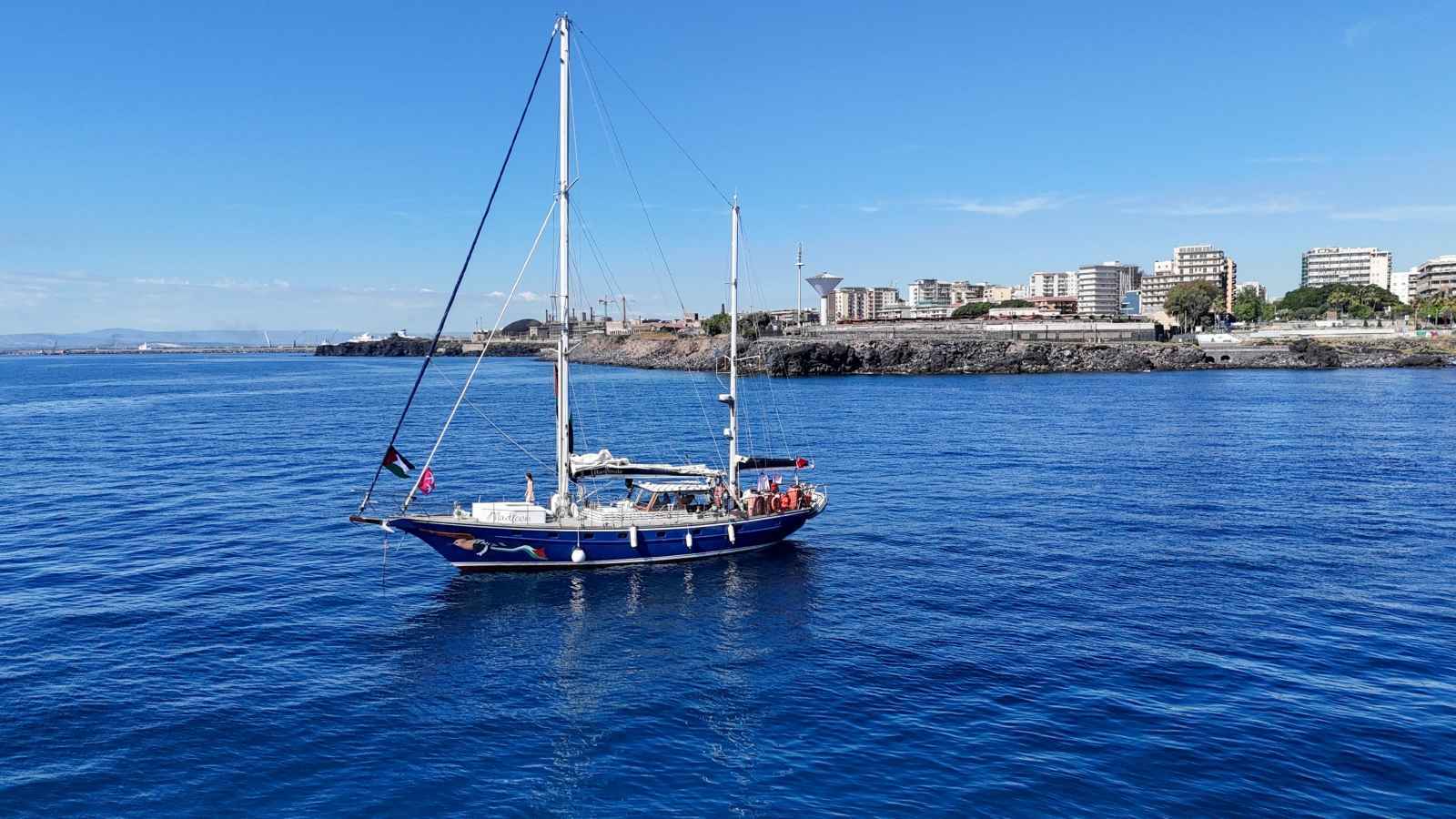 ماكرون يطالب إسرائيل بإعادة محتجزي "مادلين" الفرنسيين بأسرع وقت