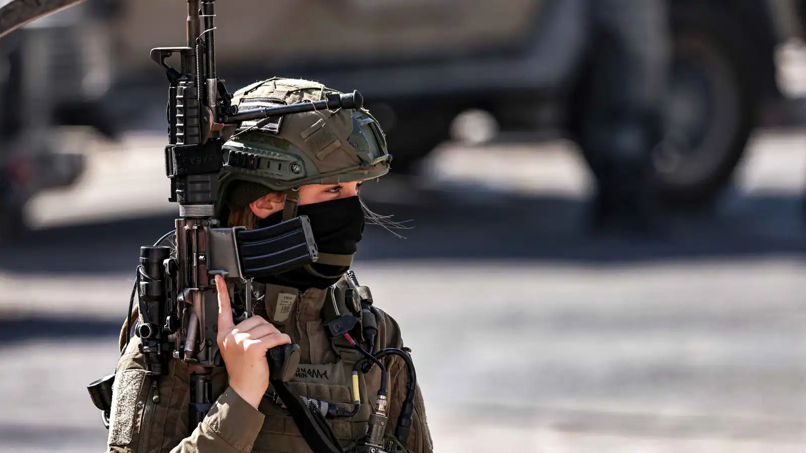 "سلاح دائم في المنازل".. استراتيجية إسرائيلية جديدة لمنع تكرار "7 أكتوبر"