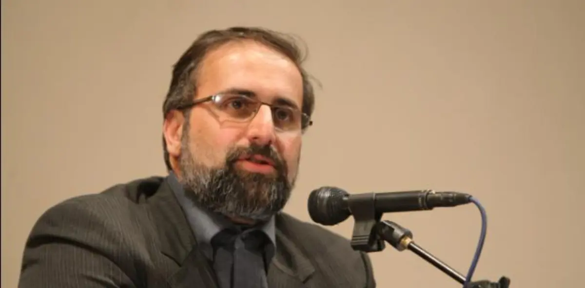 "العليا" الإيرانية تعارض قرار "محكمة الثورة" بسجن مستشار نجاد