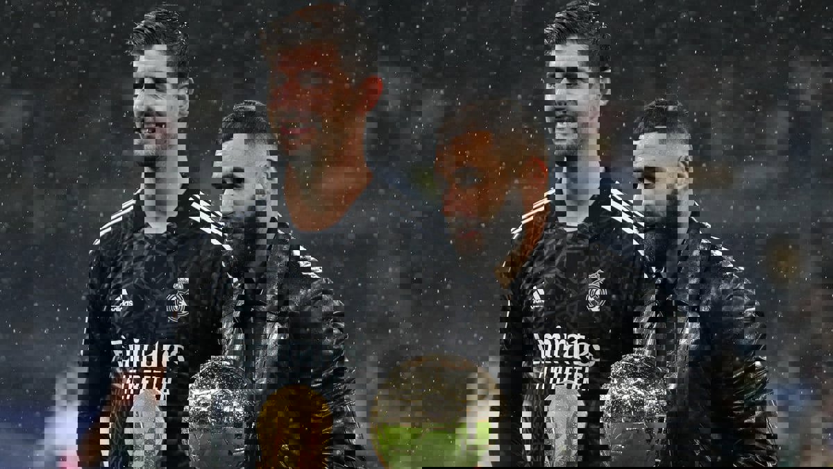 كاسياس يسلم كورتوا جائزة "ياشين".. وزيدان ومودريتش يمنحان بنزيما الكرة الذهبية (فيديو وصور)