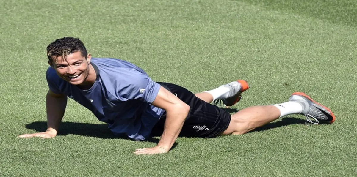 كريستيانو رونالدو يسرد قصة حياته في إعلان مؤثر (فيديو)