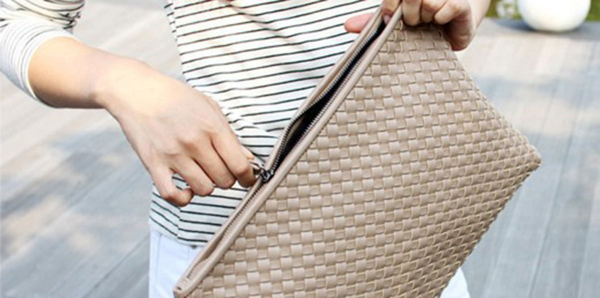 رسالة مضحكة من حقيبة للرد على اللغة العربية