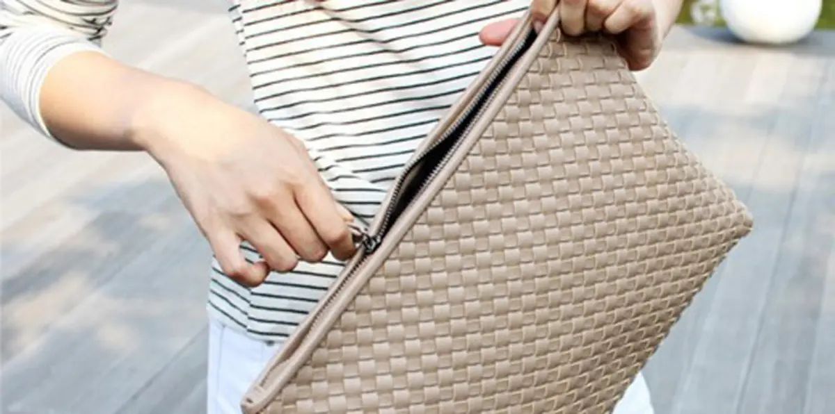 رسالة مضحكة من حقيبة للرد على اللغة العربية