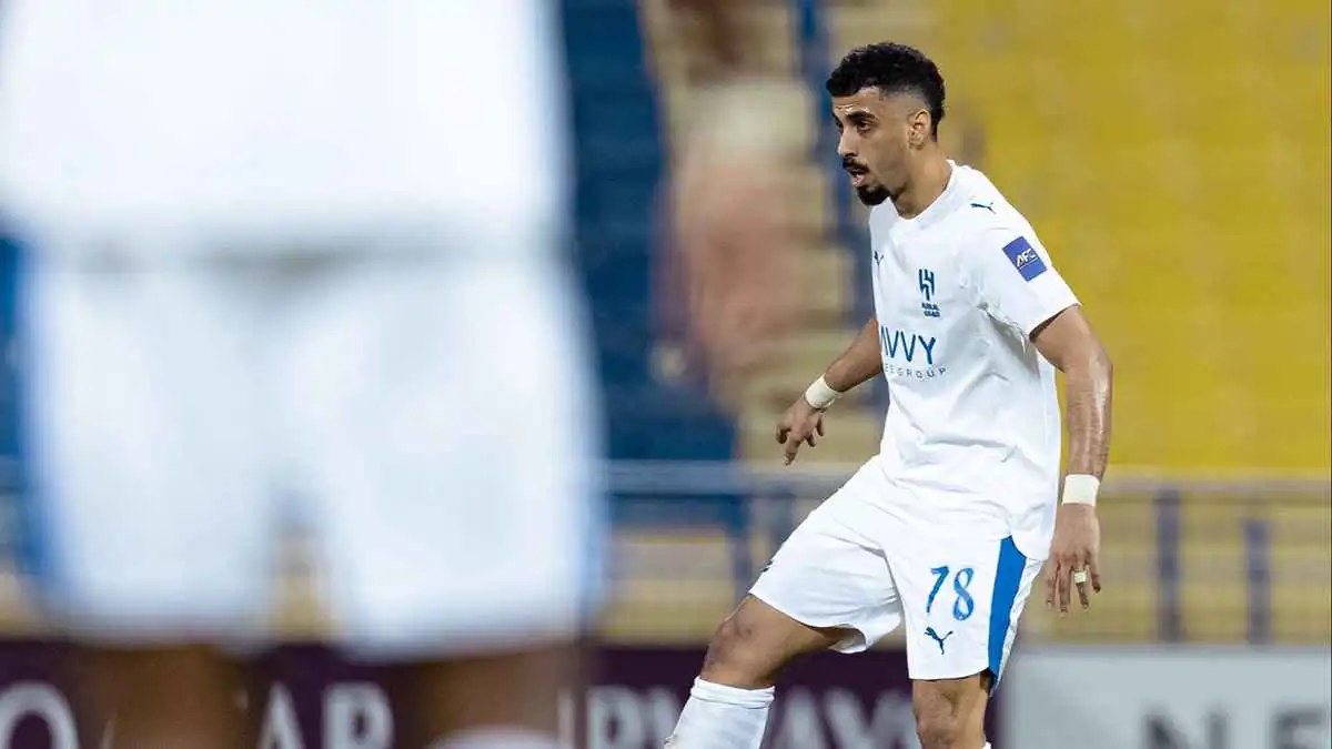 خرج باكيا.. أول تشخيص لإصابة نجم الهلال علي لاجامي (فيديو)