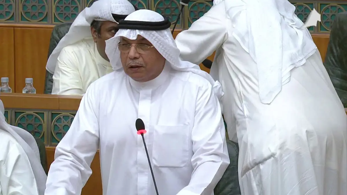 استجواب وزير الداخلية الكويتي ينتهي بطلب عشرة نواب طرح الثقة