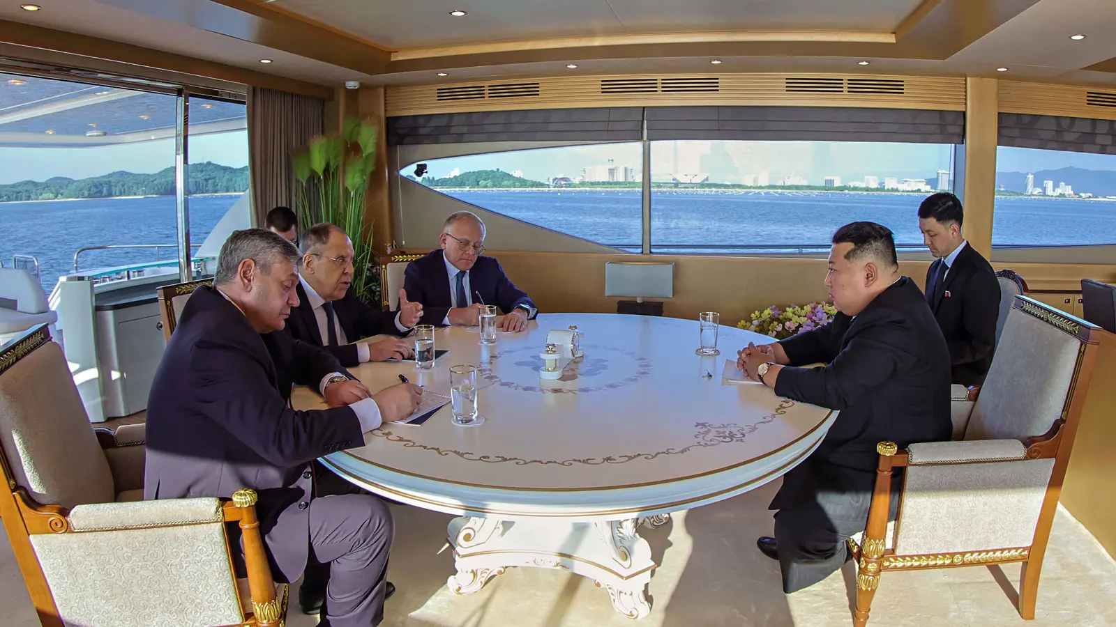 لافروف يثني على دور الجيش الكوري في تحرير كورسك