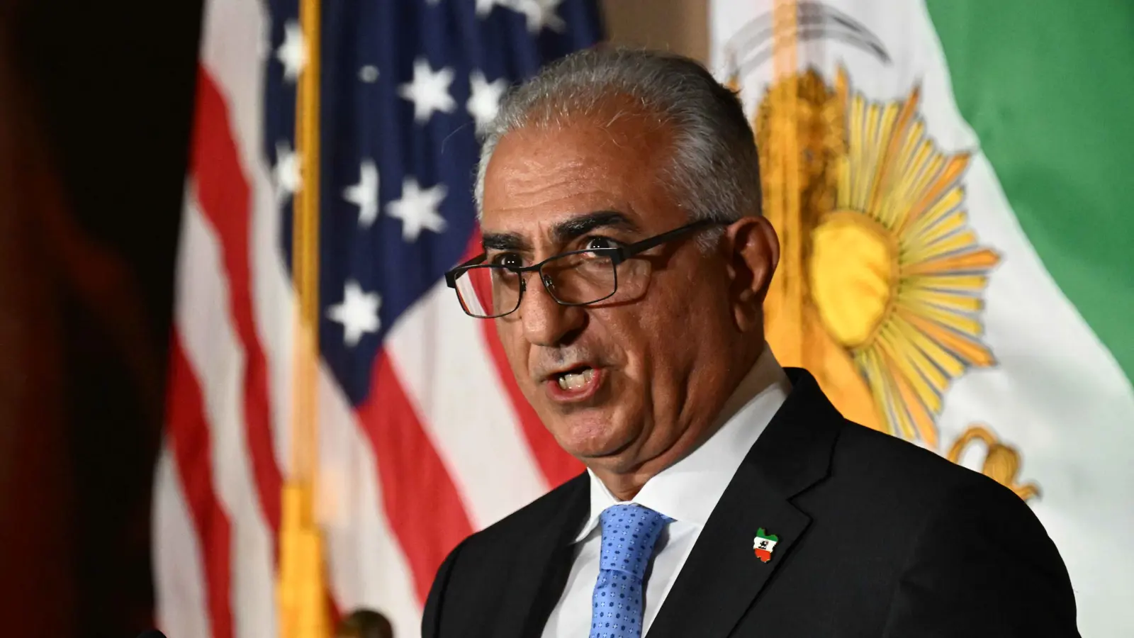 نجل شاه إيران يدعو قوات الأمن للانشقاق عن النظام