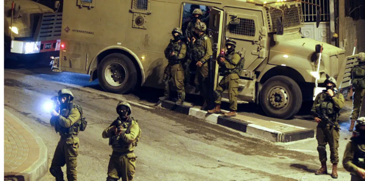 اعتقال نائب من "حماس" بالخليل ومداهمات لمنازل أسرى محررين