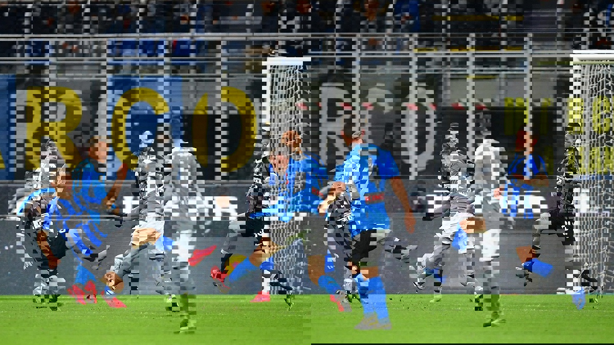 نابولي يخطف فوزا مثيرا من إنتر ميلان بذهاب نصف نهائي كأس إيطاليا (فيديو)