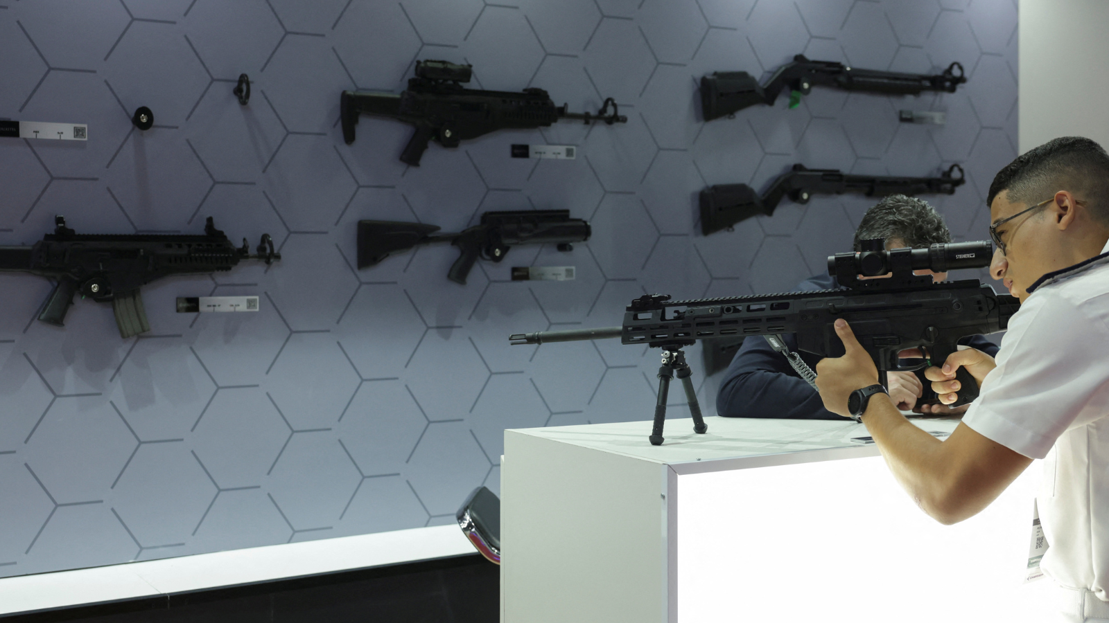 محكمة أمريكية تؤيد حظر الأسلحة الهجومية في ولاية ماساتشوستس