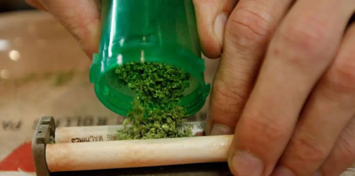 بريطانيا.. محاكمة عصابة حاولت تهريب الحشيش داخل سجاد (صور)