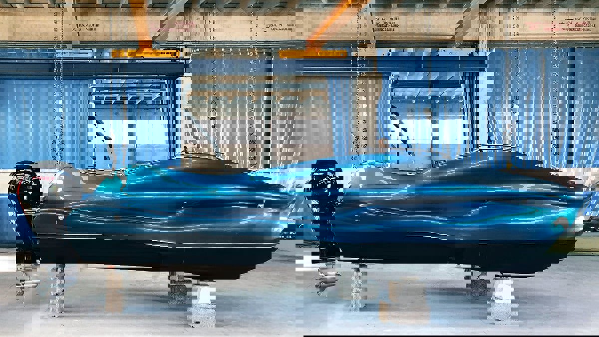 الكشف عن أول قارب 3D في العالم من الألياف الزجاجية