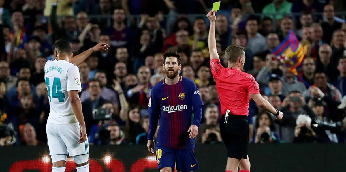 هل وجه ميسي عبارات مسيئة لحكم مباراة برشلونة وريال مدريد؟