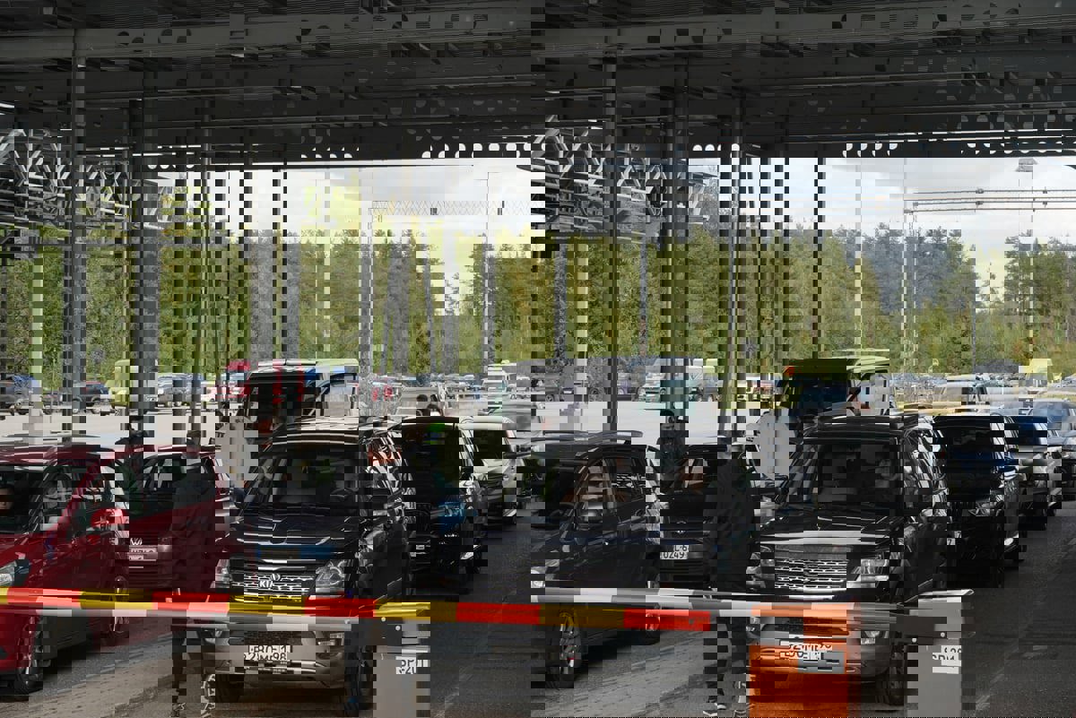 فنلندا تقرر إغلاق نصف معابرها الحدودية مع روسيا

