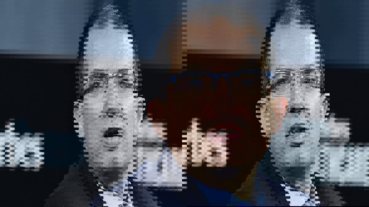 رئيس "موديرنا": كورونا لن يختفي وسلالات جديدة قادمة