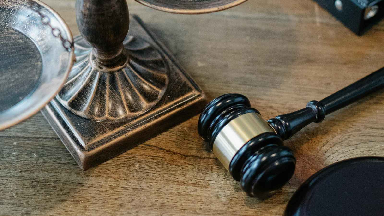 فرنسا.. طبيب يمثل أمام القضاء بتهمة 299 اعتداءً جنسيًا