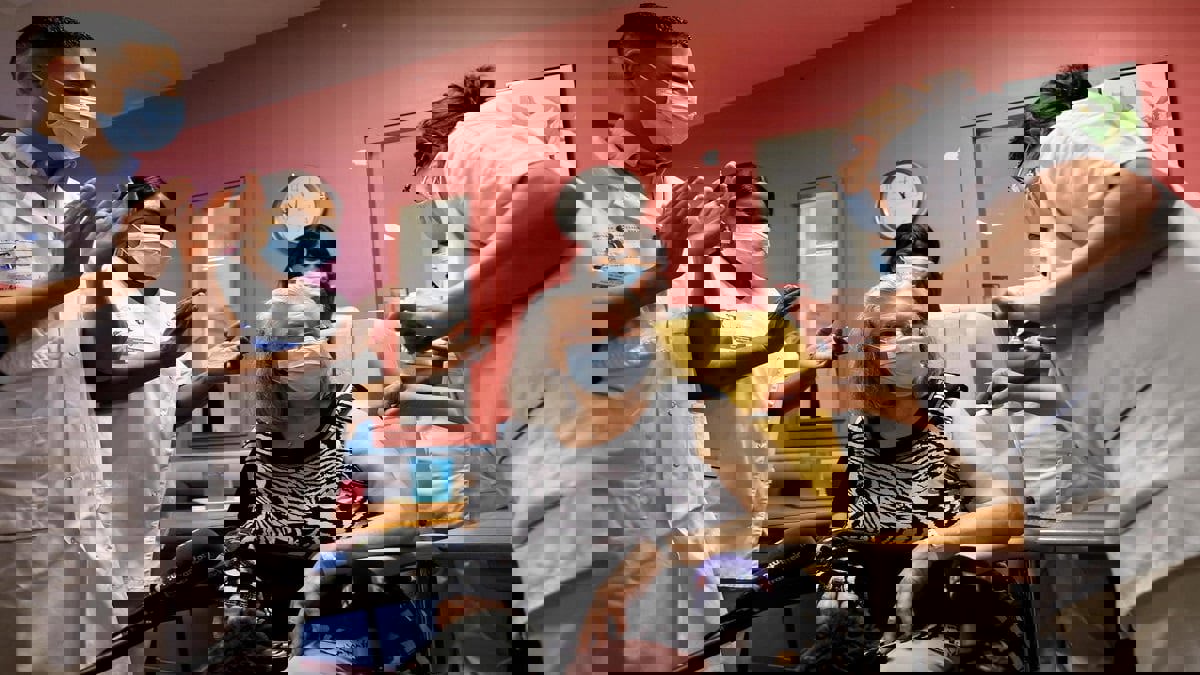 صحف عالمية: ضربة لخطط التطعيم الأوروبية ضد "كورونا".. وشكوك حول دور إيراني بتفجير نيودلهي